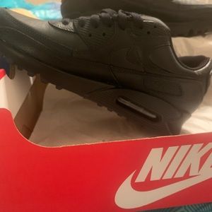 Brand New Black in box Nike Airmax 90’s. Size 9 men / 10.5 in women,will ship!